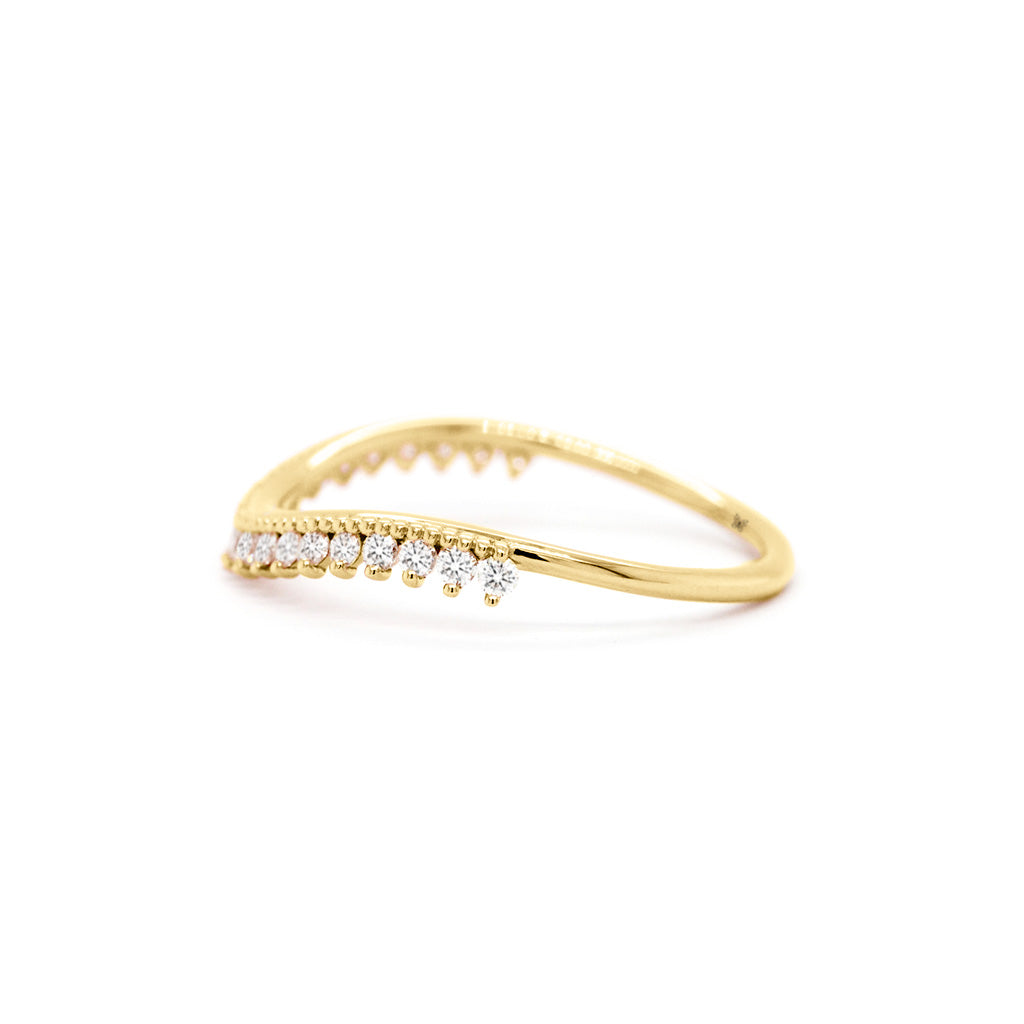 Dazzling 14K Gold Curved Band with 22 Sparkling Diamonds