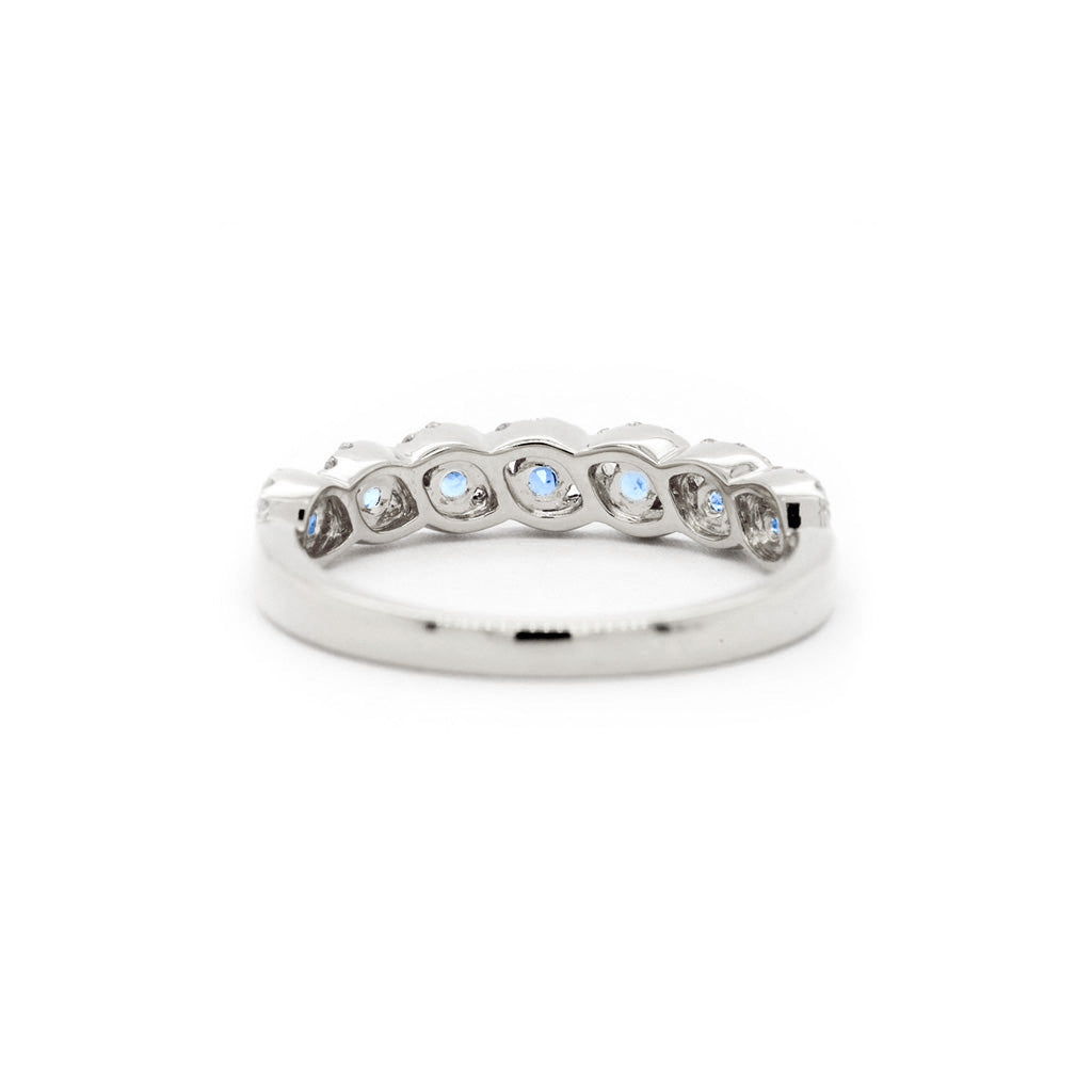 Half Eternity Anniversary Band in 18K Gold with 71 Diamonds