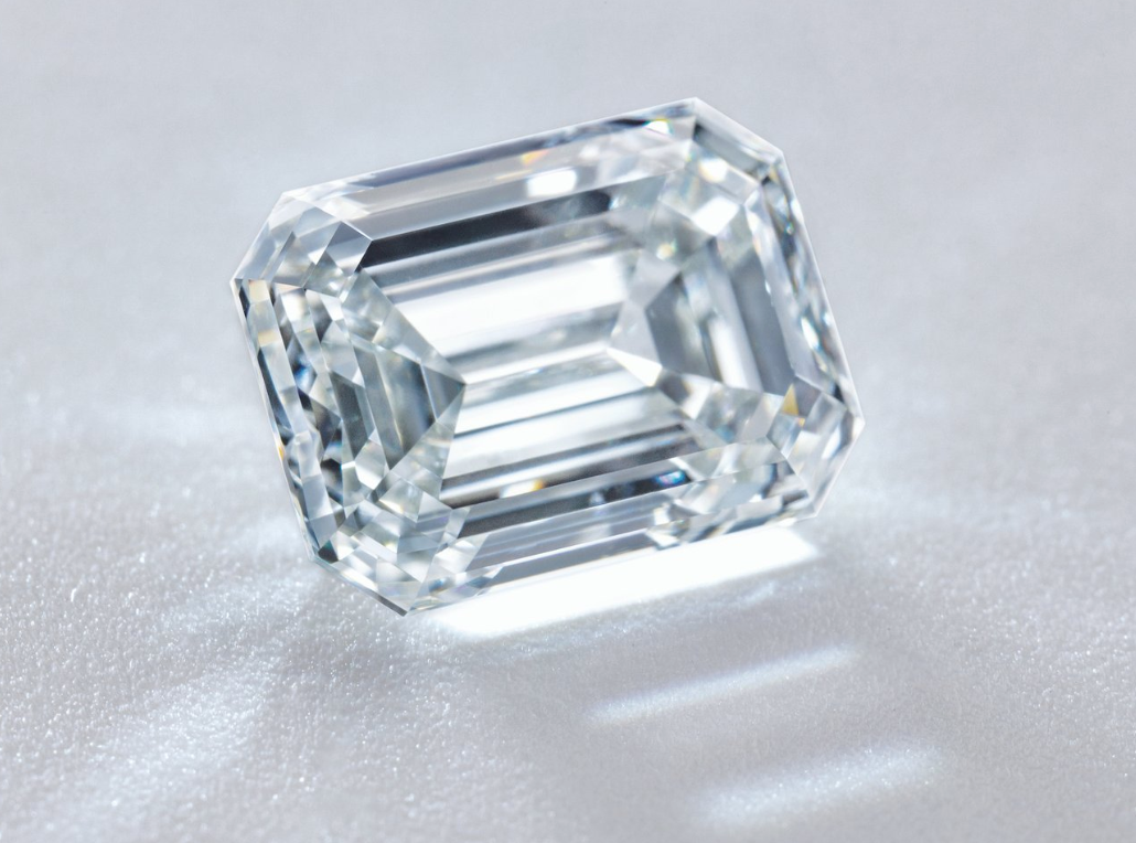 Unveiling the Brilliance: Lab-Grown Diamonds vs. Moissanite