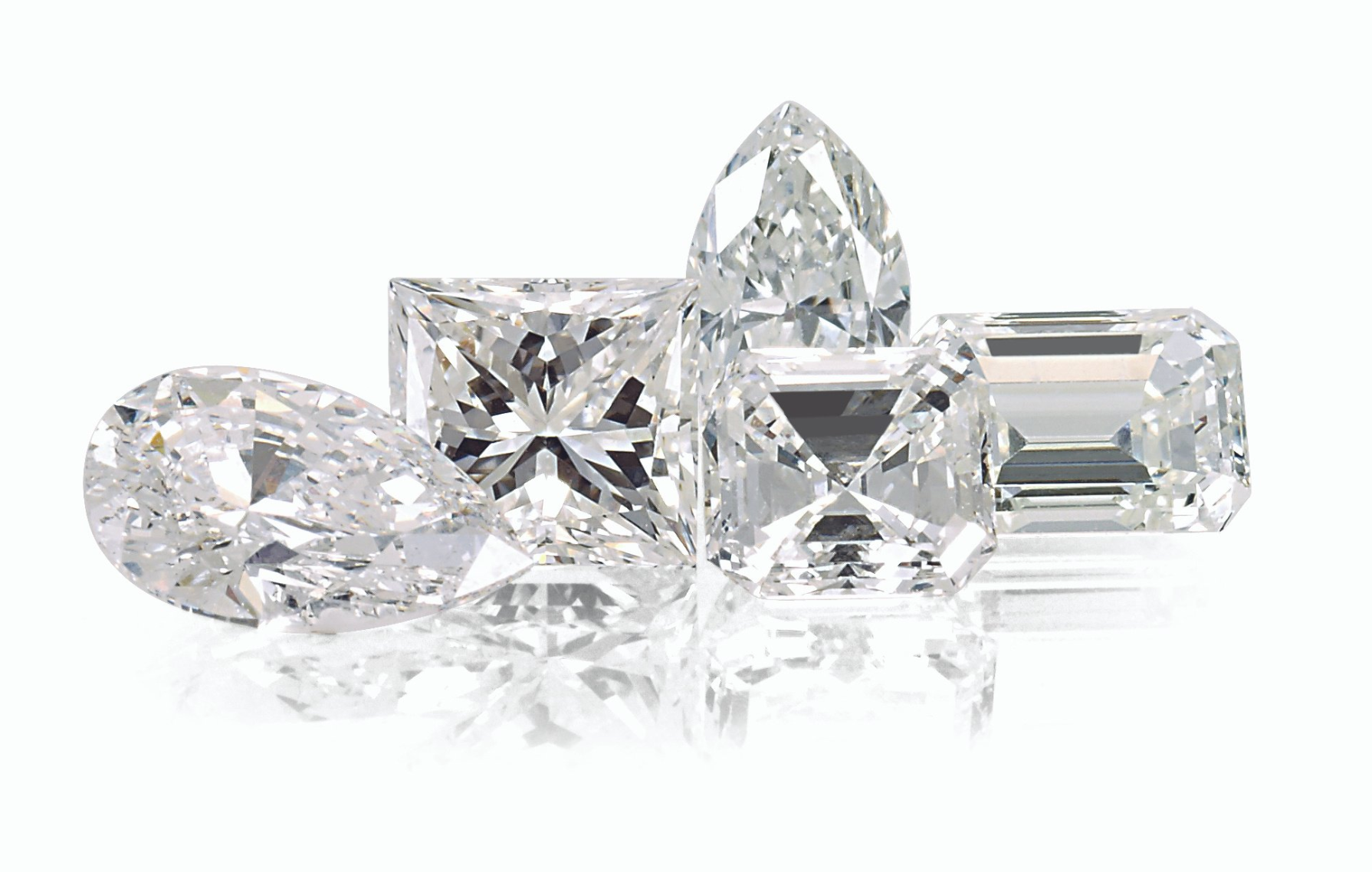 Diamonds Unveiled: Natural vs. Lab-Grown - Spotting the Subtle Differences