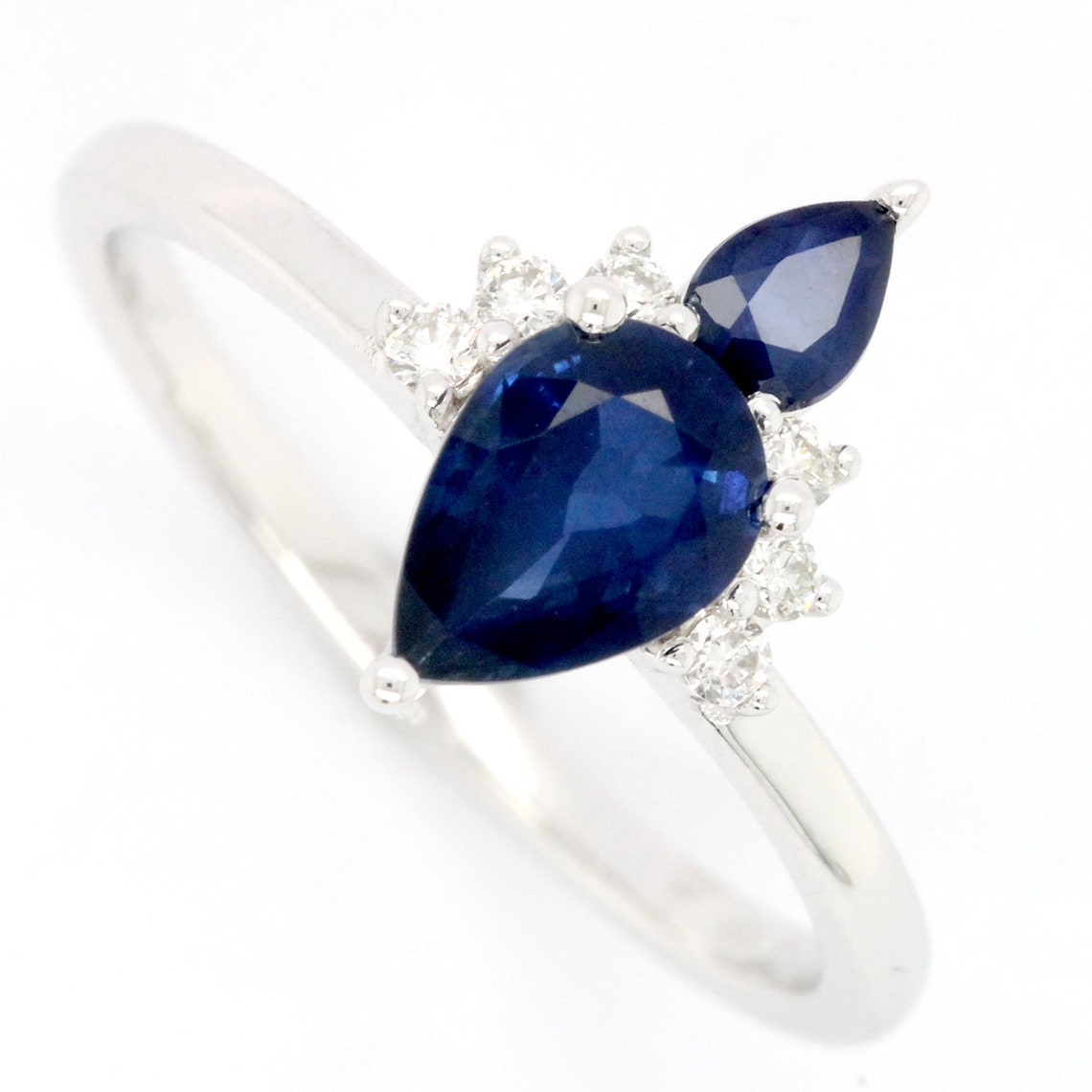 Celestial Beauty: 14k White Gold Sapphire and Diamond Ring